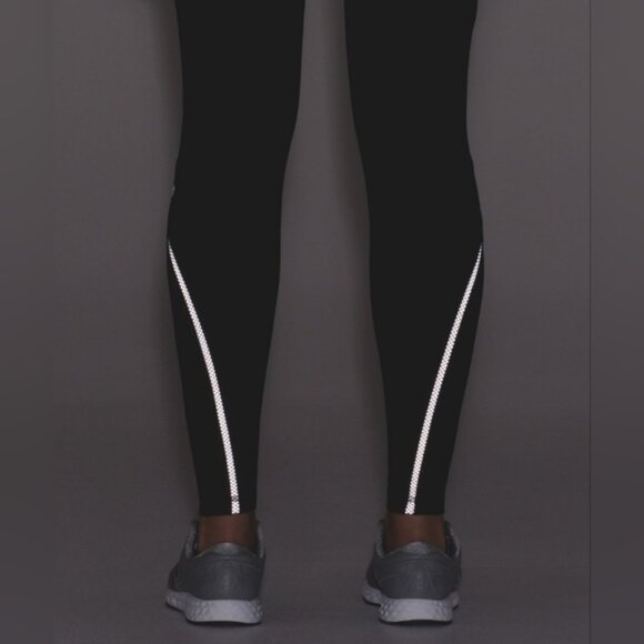 Lululemon Cadence Crusher Tight size 4 in EUC cropped to 22  inseam - Picture 4 of 13